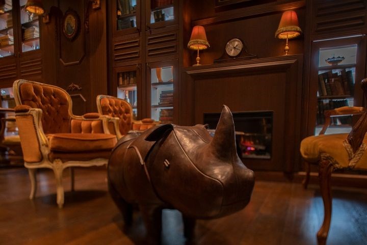 Sea Port Hotel Restaurant Sitting Area