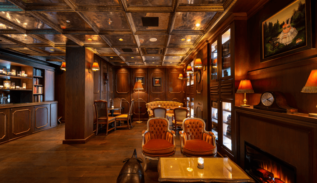 Sea Port Hotel Restaurant sitting area