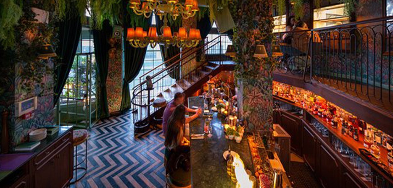 Sea Port Hotel Bar mood